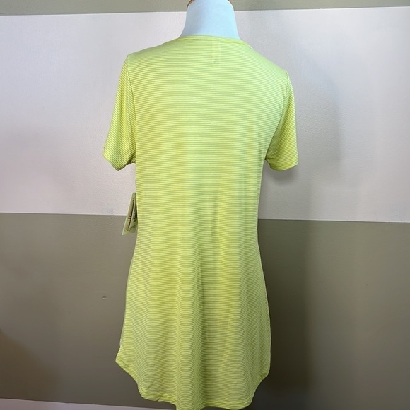 LulaRoe classic T size XS - Picture 4 of 5